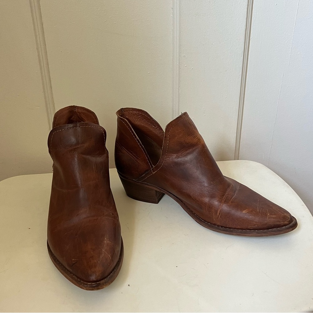 Steve Madden Brown Leather Split Side Booties size 7.5